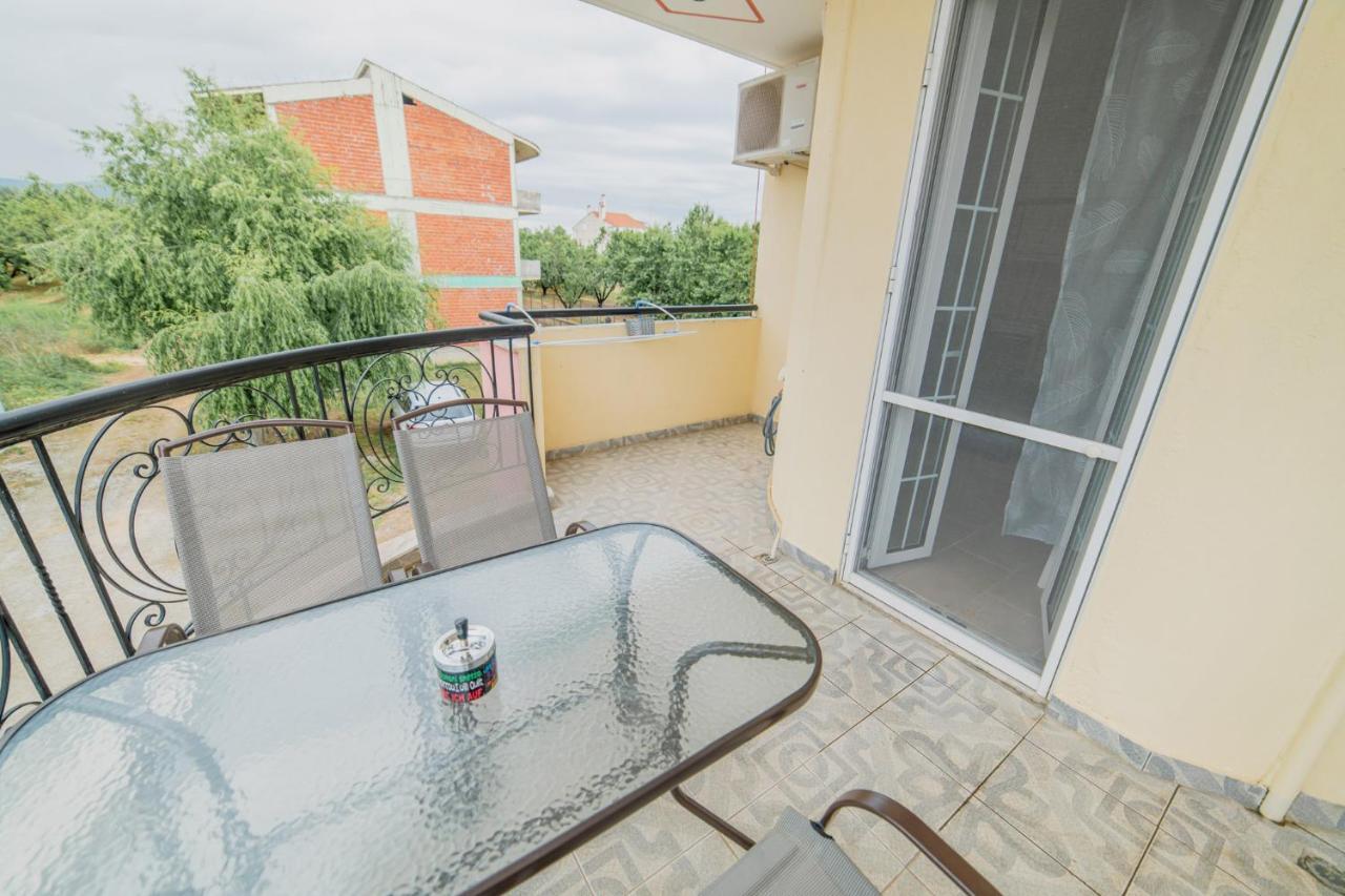 Family Resort 2 โอฟรีนีออน ภายนอก รูปภาพ
